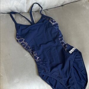 Arena one-piece training swimsuit sz. 28